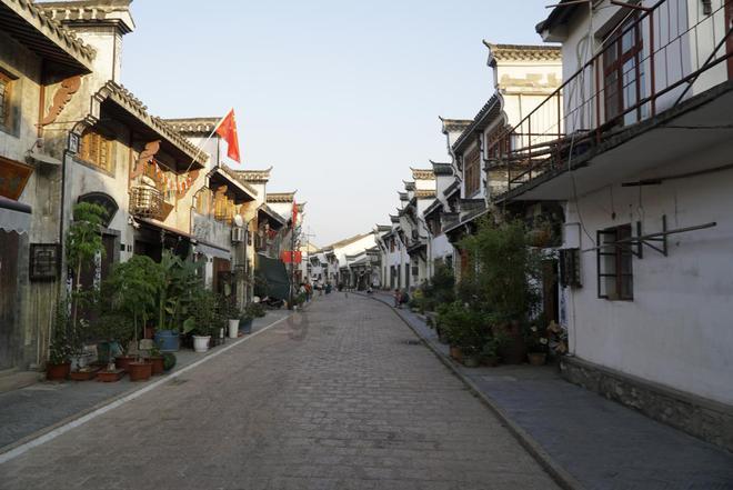 逃出安逸小乡村